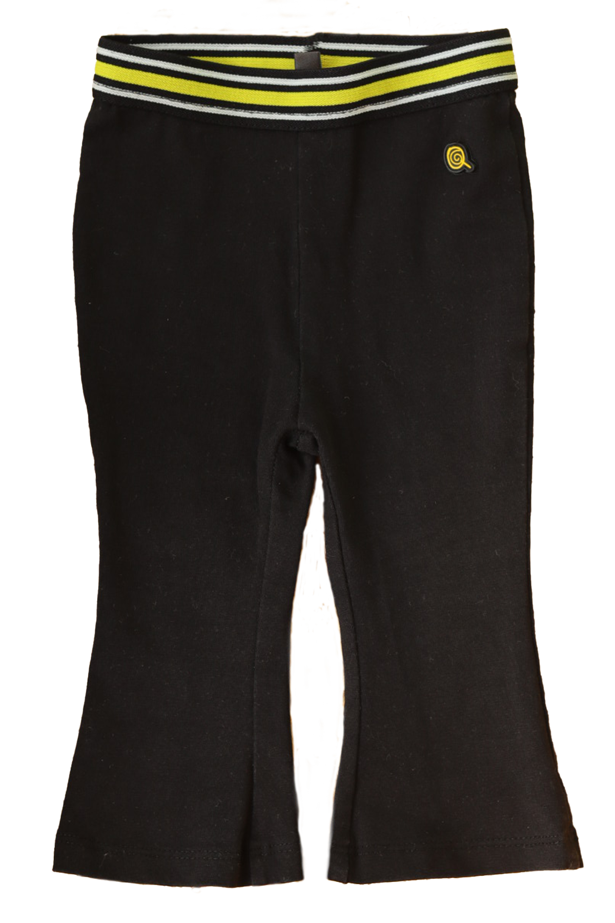 Quapi Flared broek in maat 68. Een mooi exemplaar gemaakt van stevig materiaal. Het wijd uitlopende pijpje zal zeker stijlvol afkleden.