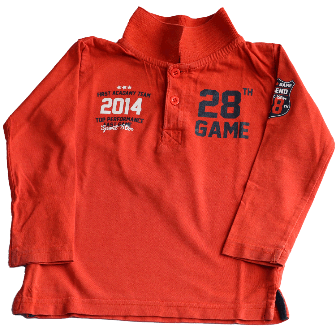 Longsleeve Polo rood voor jongens in maat 86. Een polo shirt met lange mouwen in een rode kleur. Dit shirt heeft een sportieve uitstraling.