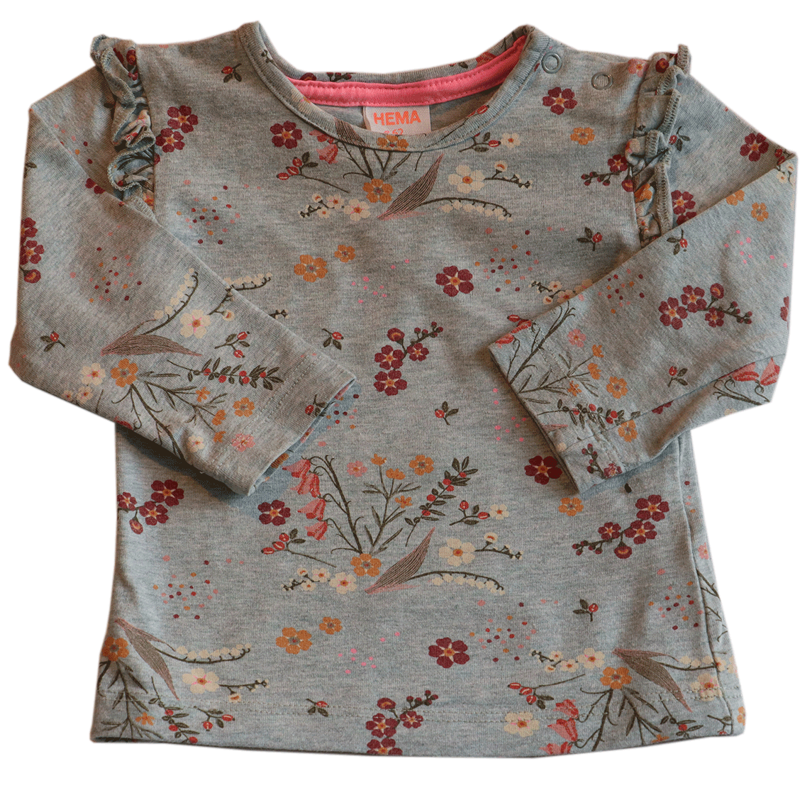 Hema blauwe bloemetje longsleeve. Een schattige longsleeve in newborn maat 62. Gemaakt van zacht katoen wat comfortabel aan voelt.