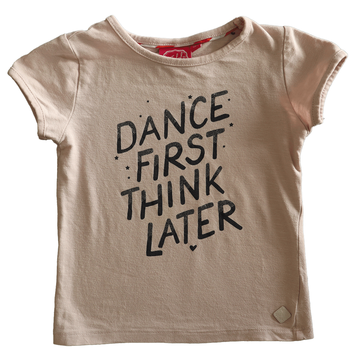 Jubel T-Shirt Dance. Dit Shirt is een statement voor de vrije geest van je kind. Heerlijk doen zonder na te denken en lekker dansen! Maat 104.