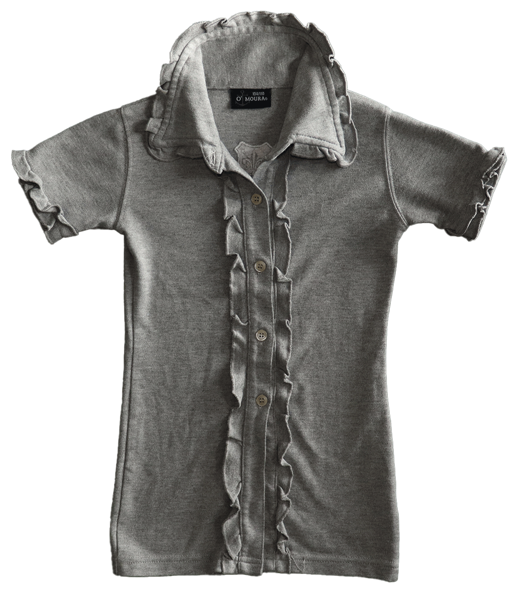 Moura jurk met ruches in een chique grijze kleur met aan de voorzijde een knoopsluiting. De jurk heeft een korte mouw en een speels opstaand kraagje.