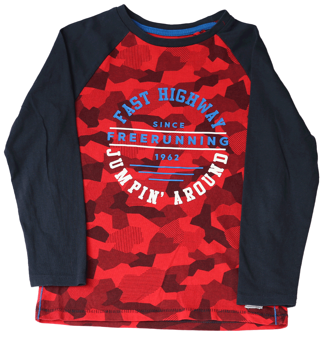WE longsleeve ‘Freerunning’, 100% katoen, stoere rode camouflageprint, teksten voorzijde, donkerblauwe mouwen, maat 110-116 maat 110-116