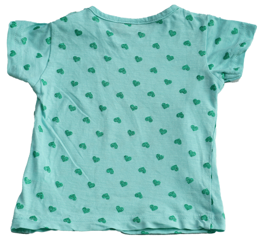 Baby Blue shirt Heart achterkant in maat 80. Gemaakt van 100% katoen. Dir shirt heeft een frisse blauwe kleur met leuke motief van glitter hartjes.