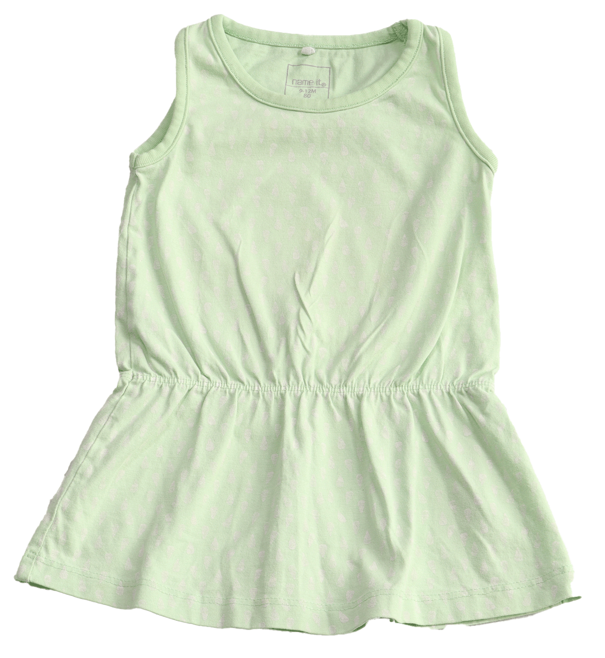 Name It zomerjurk groen. Een zachte en frisse groene kleur met een motief van witte driehoekjes all-over. Het jurkje is gemaakt van katoen.