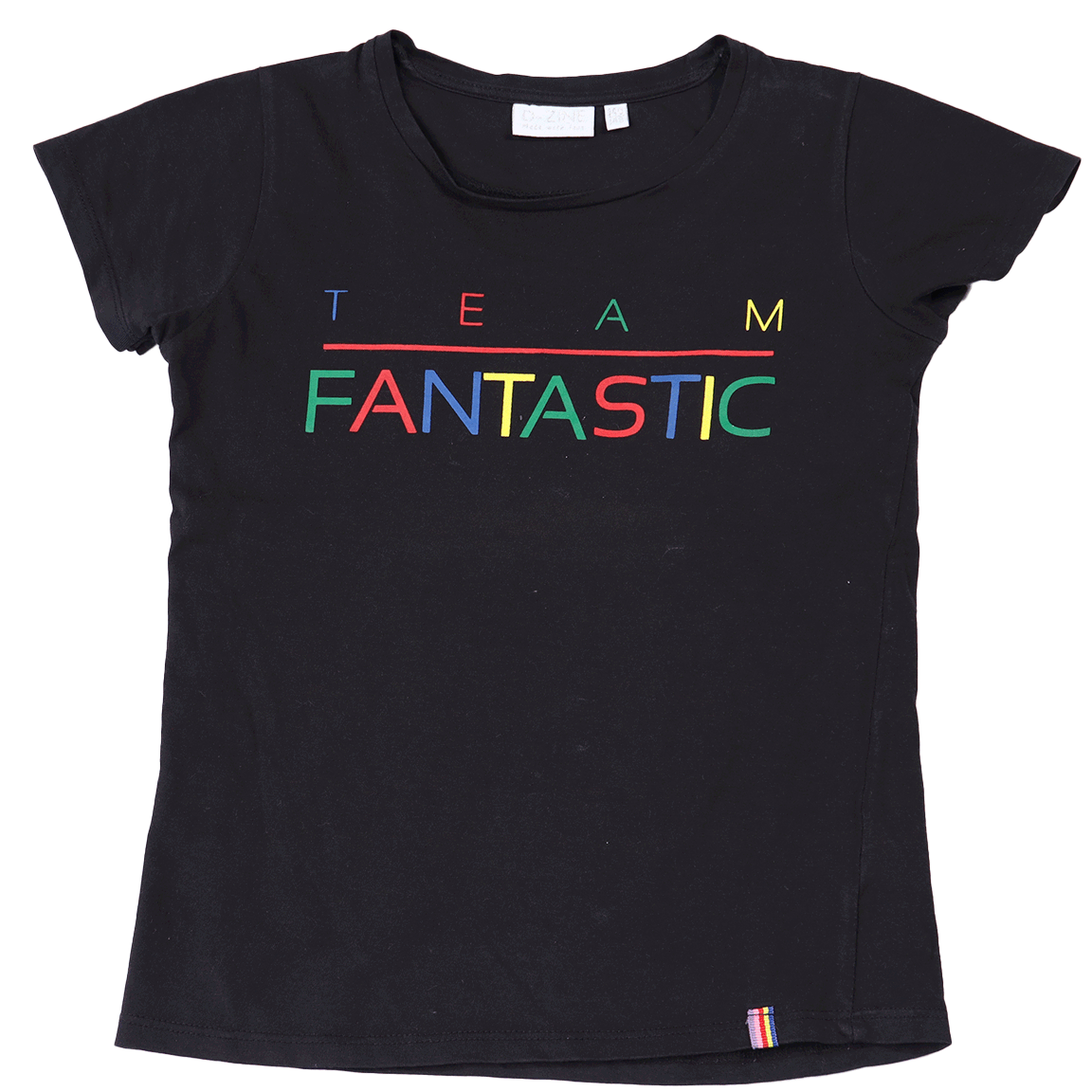 D-Zine T-shirt Fantastic. Dit item draag maat 140-146 en is gemaakt van 100% katoen. Het shirt heeft een mooie zwarte kleur en een gekleurde opdruk.