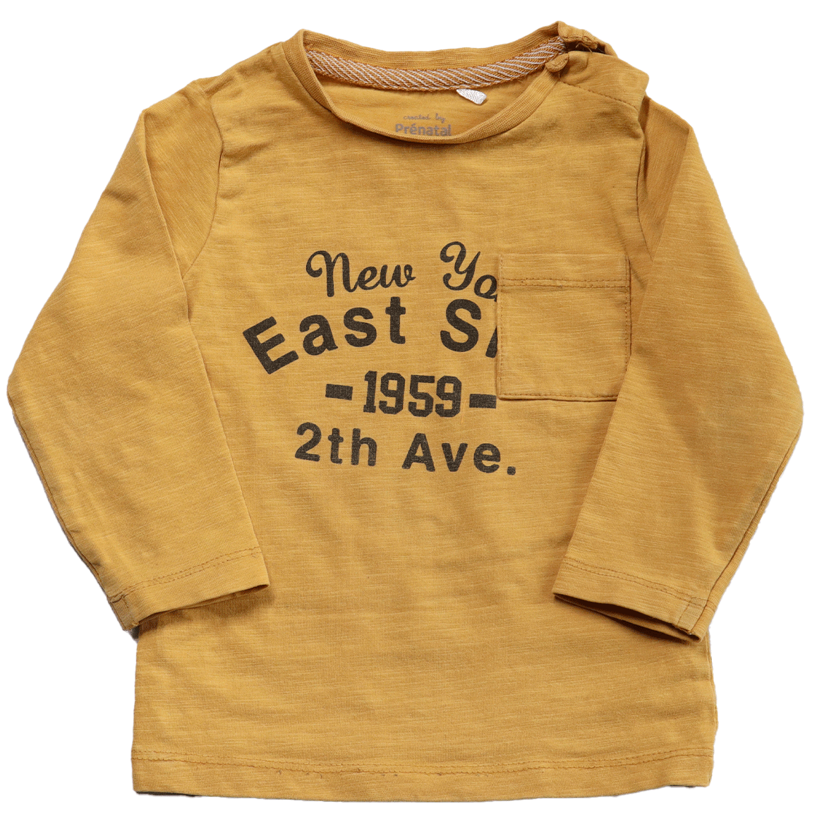 Prénatal Longsleeve oker geel. Een stoere en vrolijke kleur die past bij het aankomende seizoen. Deze longsleeve draagt maat 74.