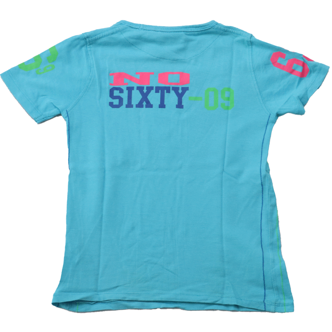 Europe Kids T-shirt Neon (achterkant). De Neon opdruk heeft roze en groene kleuren. Het shirt is voor jongens ontworpen en draagt maat 110-116.