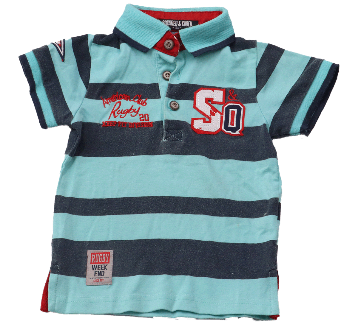 Polo van Squared&Cubed in maat 80. Dit polo t-shirt is ontworpen voor jongens en heeft een stoer rugby thema wat zich subtiel uit in de applicaties.