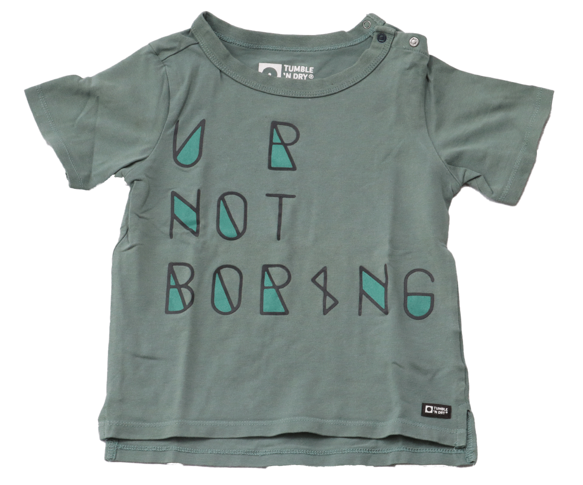 Tumble'n Dry boring t-shirt voor jongens in maat 98. Dit shirt heeft een mooie donker groene pastel kleur die perfect past bij de stoere tekst.