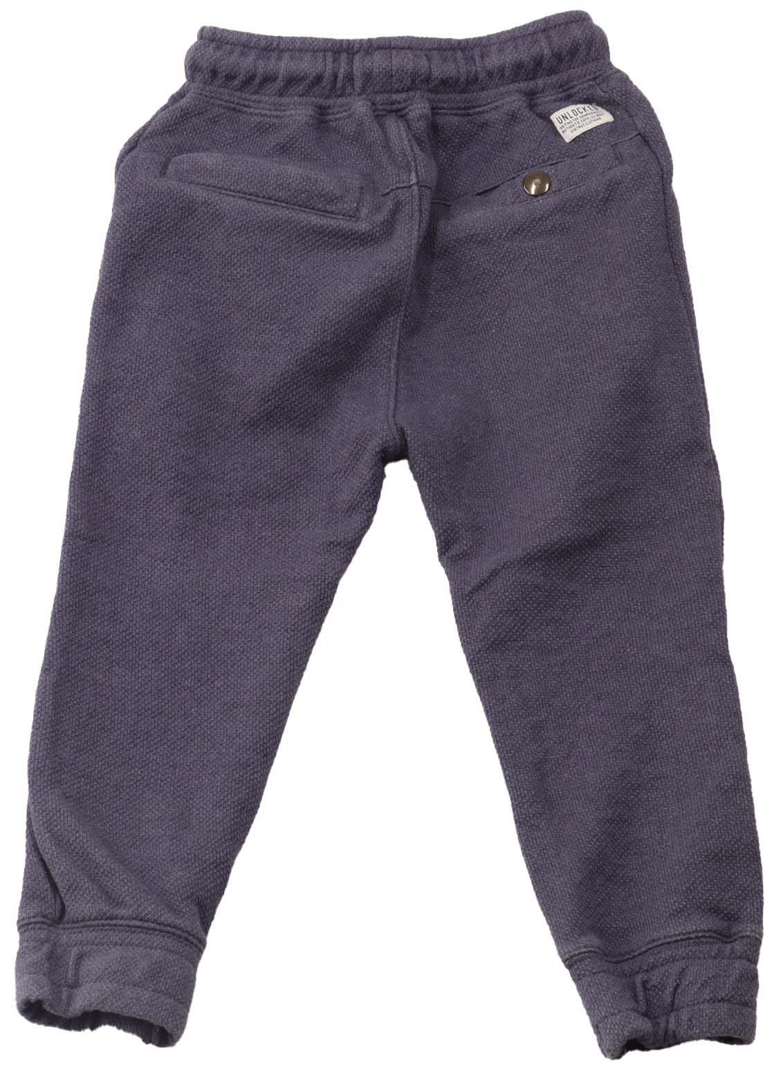 Jogger van Unlocked (achterkant) in maat 104-110 voor jongens. Een moderne broek met een sportieve uitstraling. Deze musthave maakt de garderobe compleet!