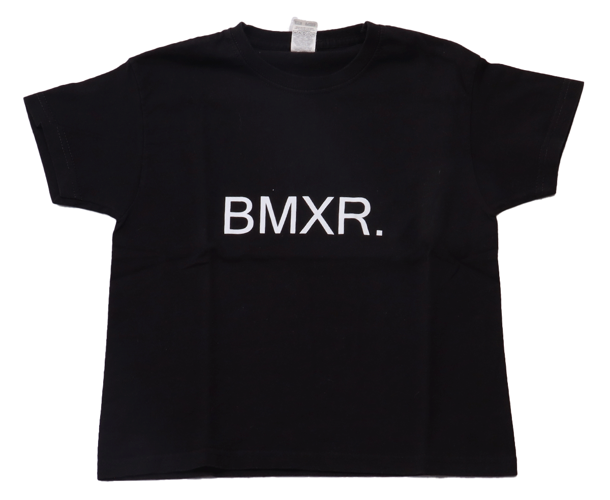 BMXR t-shirt in een mooie zwart kleur met een opvallende opdruk. Dit shirt is stijlvol door zijn eenvoud en heeft een stoere sportieve uitstraling. Maat 116